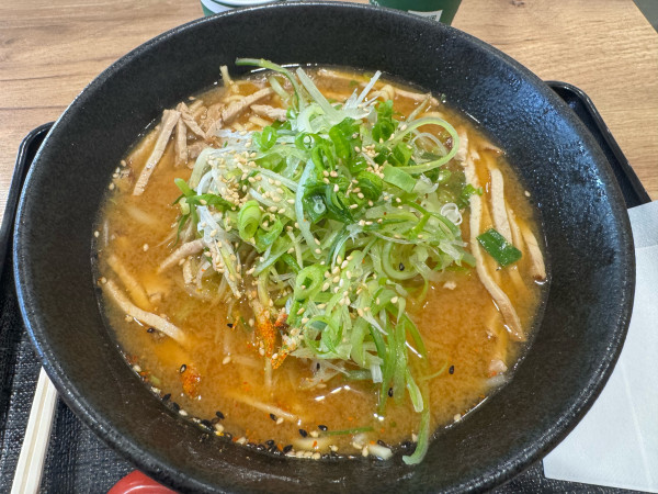 「みそネギらーめん　990」@蔵仕込らーめん KURA 上里SA店の写真