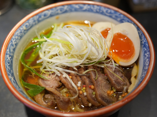 「笠岡ラーメン 醤油 太麺大盛+サービス味玉」@笠岡ラーメン 一元堂 神保町店の写真