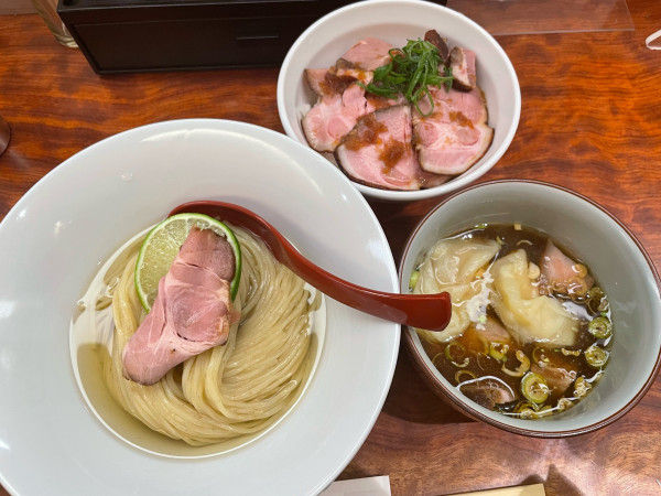 「特製昆布水つけ麺(醤油)+豚飯」@三馬路 東京店の写真