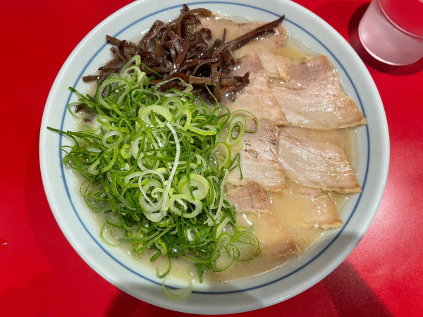 「ネギチャーシューメン」@本場博多ラーメン せまかっちゃん 神田店の写真