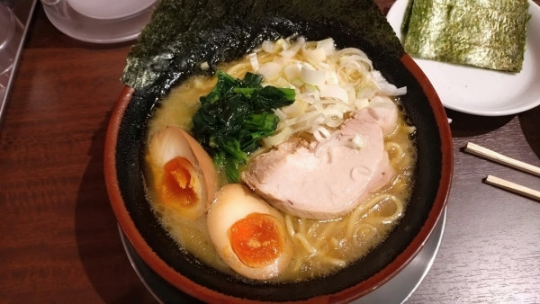 「味玉ラーメン(のり５枚)」@家系ラーメン ぬーぼう 中山町店の写真