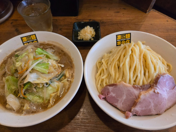 「濃菜つけ麺大盛+野菜大盛+生ニンニク」@濃菜麺 井の庄の写真