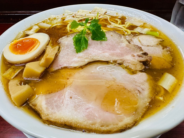 「【限定】真鯛と太刀魚の焙乾清湯塩中華蕎麦【1000円】」@鶏こく中華 すず喜の写真