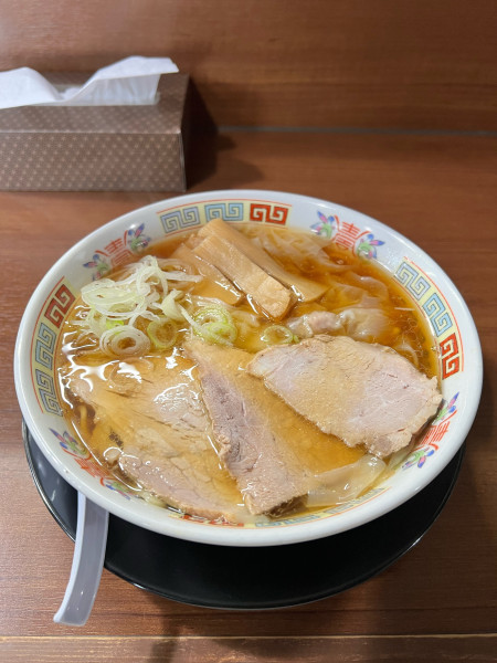 「ワンタンメン 中」@三日月軒 緑ヶ丘店の写真