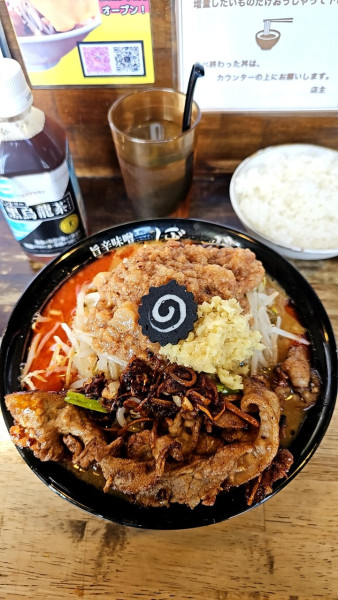 「旨辛味噌らーめん(中)味噌アブラ増増と🍚」@旨辛味噌らーめん ぼんずの写真