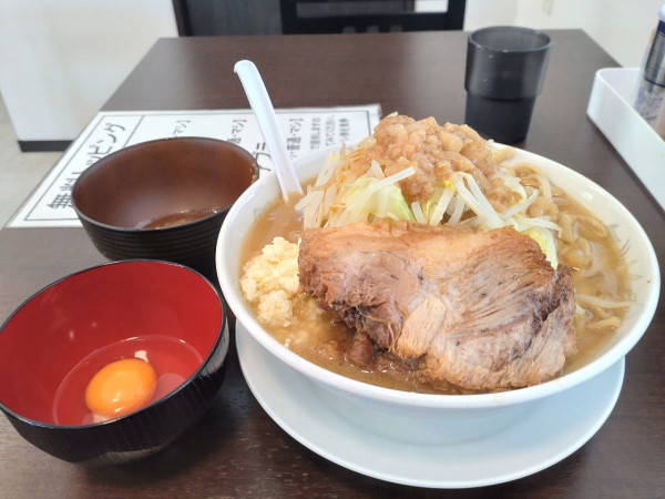 「ラーメン（豚１枚）＋生卵」@ラーメンたかしの写真