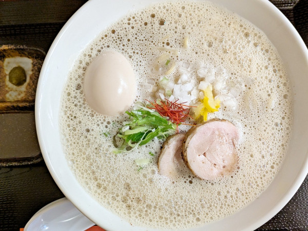 「鶏煮干らぁめん醤油＋味玉」@麺や わた邉の写真