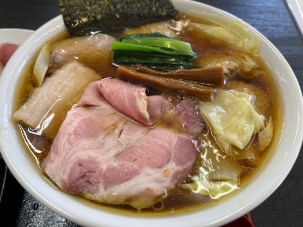 「ぜいたく中華そば（醤油）大盛＋ワンタン」@栃木中華そば 神志の写真
