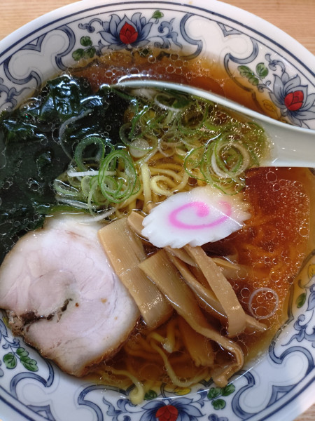「醤油ラーメン　600円」@西華の写真