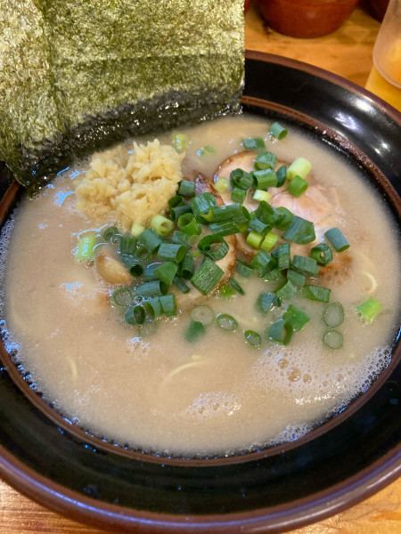 「にんにくラーメン＋替え玉　¥950＋120」@九州とんこつらーめん 武者がよか 日ノ出町店の写真