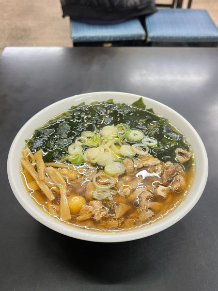 「モツらあめん＋ワカメ」@梅屋の写真