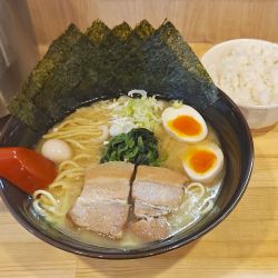 赤盛りラーメン（醤油）￥1,080+無料ライス