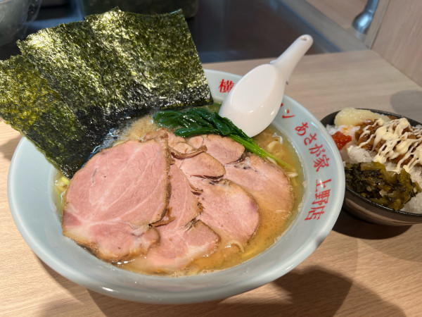 「チャーシュー(3枚)ラーメン並 ライス小 ¥1,400」@横濱ラーメン あさが家 上野店の写真