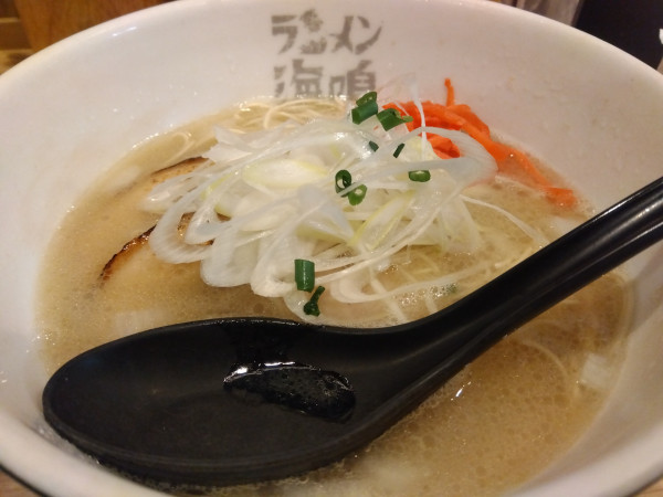 「とんこつラーメン(850円)」@ラーメン海鳴 博多デイトス店の写真