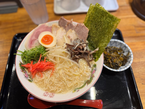 「特製塩豚骨らーめん(バリカタ)1400円+からし高菜100円」@豚魂78の写真