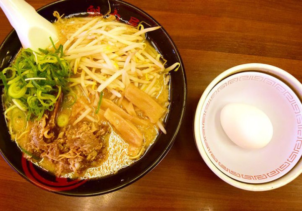 「特製肉玉醤油そば　968円」@ラーメン魁力屋 篠崎店の写真