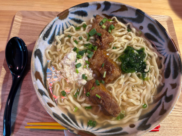 「軟骨そば　麺・中盛（1000円）」@昭島 琉球麺の写真