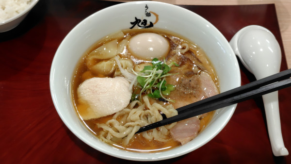 「特製醤油らぁ麺·ライス」@らぁ麺旭の写真