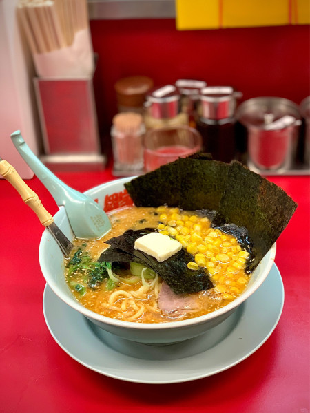 「特製味噌ラーメン 海苔・バター・コーン」@ラーメン山岡家 長岡堺店の写真