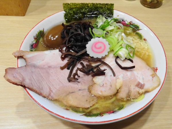 「ぶたのしおらーめん（1,100円）＋味玉（150円）ニンニク」@麺や 六等星の写真