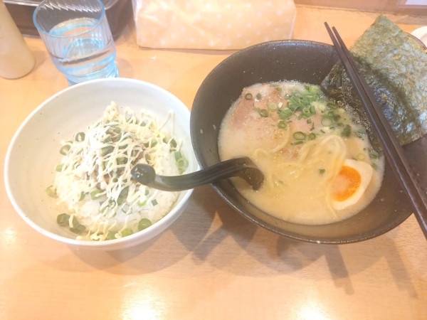 「たつ蔵(白)+たつ丼」@麺工房 たつ蔵の写真