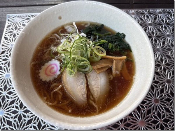 黄金生姜醤油らあめん(800円)