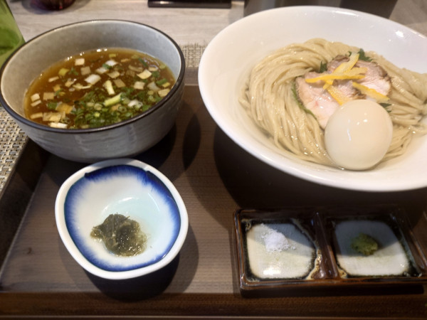 「淡麗つけ麺プラス味玉(大盛)」@LOKAHiの写真