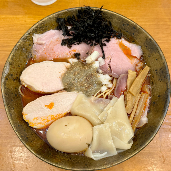 「特製辛煮干しそば」@ど煮干し和渦製麺の写真