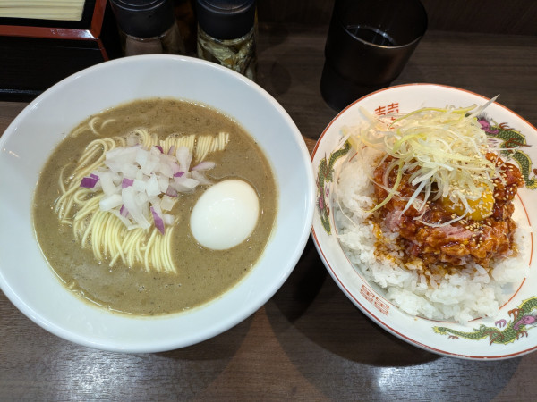 「超朝セット(煮干かけソバ➕ネギトロユッケ丼)➕濃厚変更」@Noodle&Spice curry 今日の1番の写真