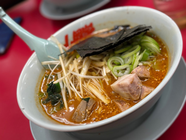 「辛味噌ネギラーメン」@ラーメン山岡家 鶴ヶ島店の写真
