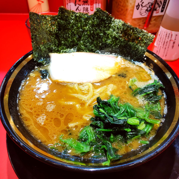 「ラーメン（￥900）＋ほうれん草（￥100）」@王道家味の継承店 カズ家の写真
