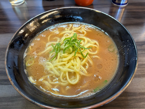 「朝ラーメン（並）600円」@横浜家系らーめん 武術家の写真