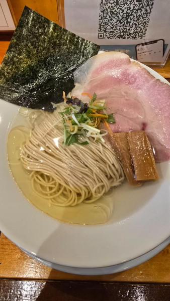 「透明醤油ラーメン　950円」@アンドレカンドレラーメンの写真