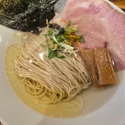 透明醤油ラーメン　950円