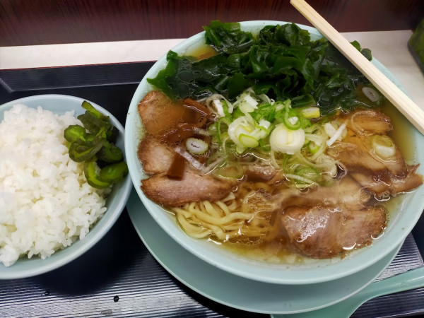 「わかめ中華そば（めし大）」@新橋ニューともちんラーメン 神保町店の写真