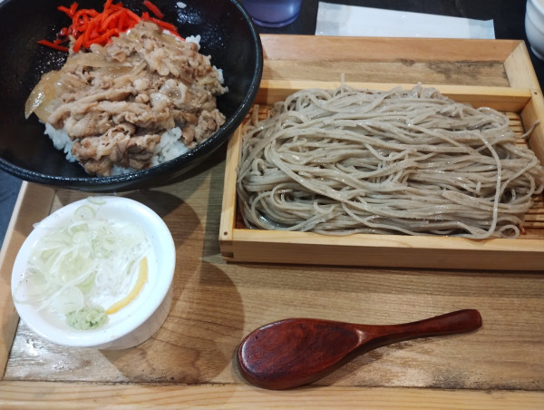 「牛丼とそば(倍盛り)」@十割蕎麦 中村麺兵衛 高崎店の写真