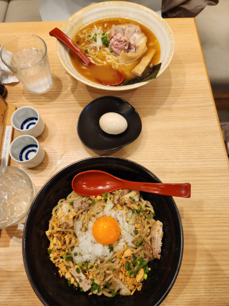 「焼あご油そば」@焼きあご塩らー麺 たかはし 越谷レイクタウン店の写真