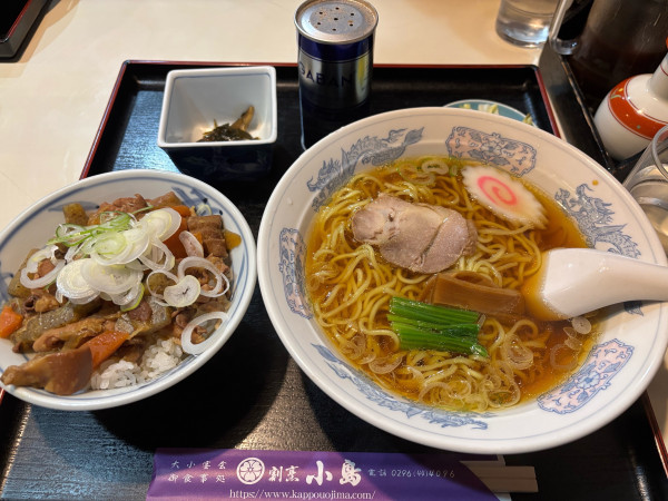 「お得セット　ラーメンミニもつ丼」@割烹小島の写真