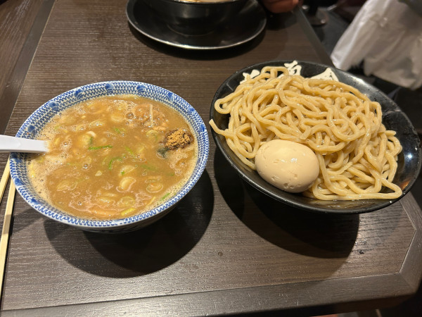 「特製つけめん大　ほぐし豚　スープ増し」@六厘舎 上野店の写真