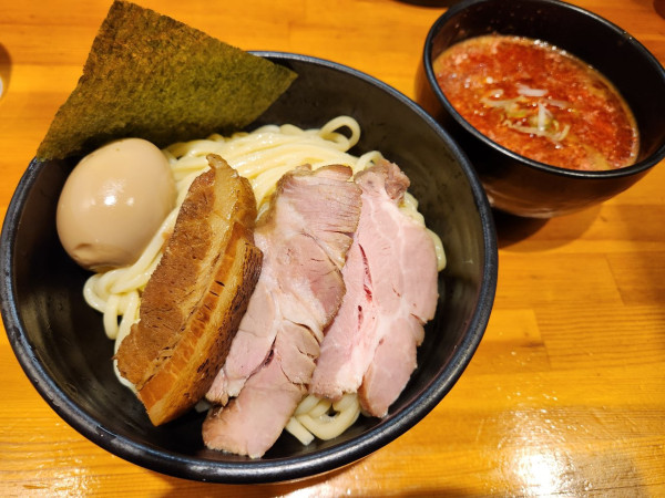 「濃厚海老ラー油つけ麺　特製　中盛り」@つけ麺 燕武の写真