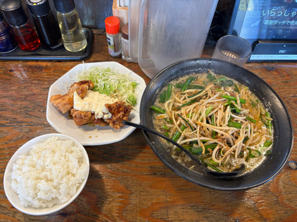「大盛台湾らーめん（1100）チキン南蛮ライスセット（385）」@壱徹らーめん 立川柴崎町店の写真
