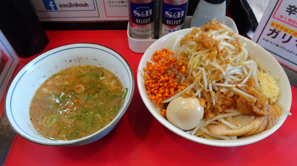 「つけめん:350g（1,100円）＋味玉（130円）」@用心棒 本号の写真