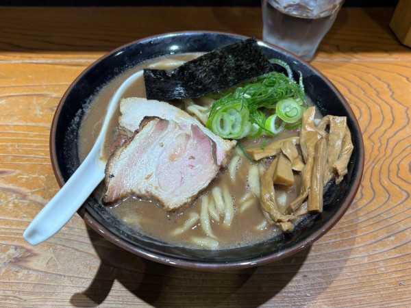 「豚骨中華そば（900）」@中華そば まつ尾の写真