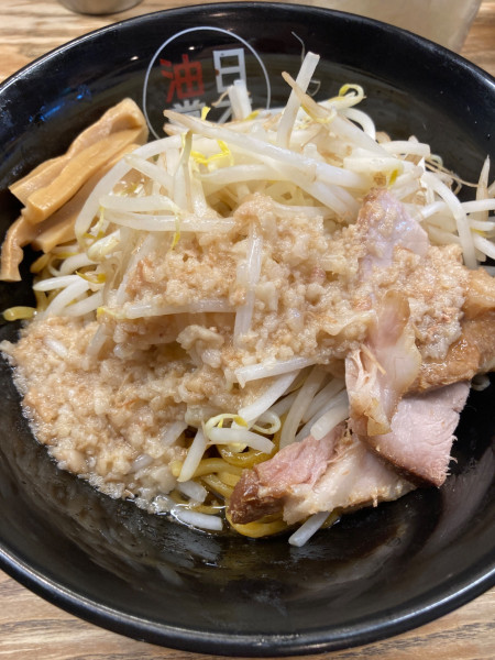 「ブラックジャンク油そば」@日本油党 渋谷総本部の写真