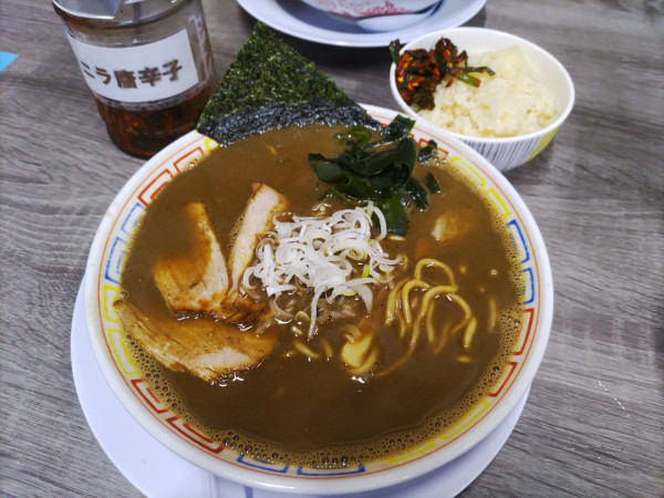 「濃くにぼ中華（並）950円 ライス他」@中華そば まる井の写真