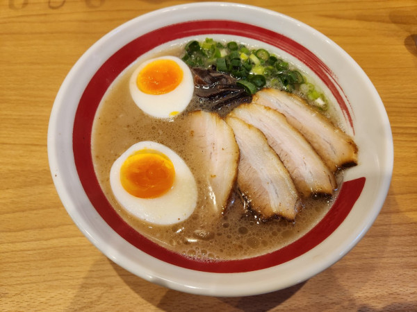 「やま勝チャーシューメンゆで卵」@らーめん やま勝の写真