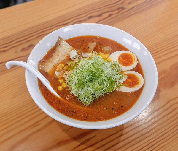 「辛味噌󠄀らーめん」@よなやの写真