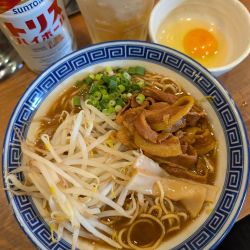 徳島ラーメン＋もやし＋生卵＋ハイボール