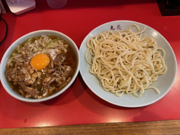 「チャーシューやさいつけそば（小鉢）＋生卵」@丸長 目白店の写真