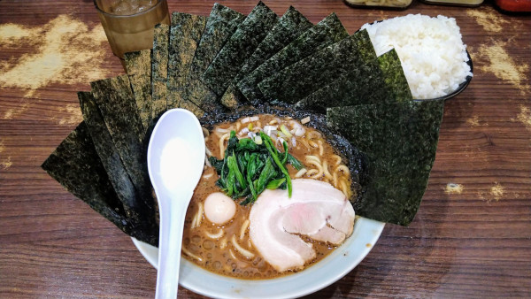 「のりスペシャルラーメン(麺硬め)＋ライス」@横浜家系らーめん 魂心家 藤沢店の写真
